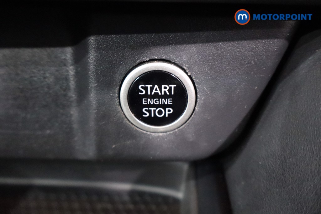 Nissan Qashqai N-Connecta Automatic Petrol SUV - Stock Number (1575564) - 13th supplementary image