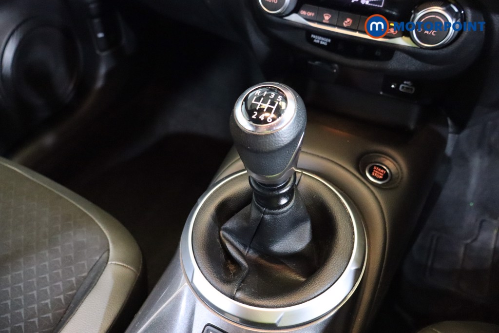Nissan Juke N-Connecta Manual Petrol SUV - Stock Number (1575768) - 12th supplementary image