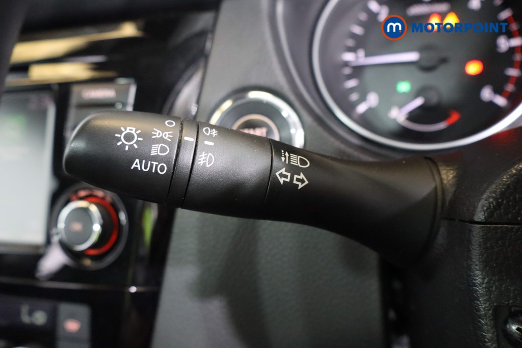 Nissan Qashqai Tekna Manual Diesel SUV - Stock Number (1578447) - 16th supplementary image