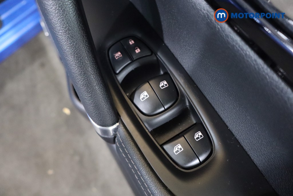 Nissan Qashqai Tekna Manual Diesel SUV - Stock Number (1578447) - 19th supplementary image