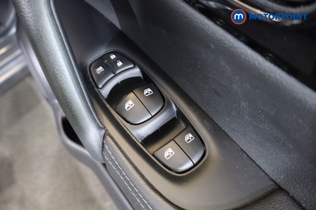 Nissan Qashqai Acenta Premium Manual Diesel SUV - Stock Number (1579359) - 19th supplementary image