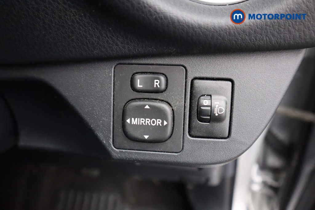 Toyota Yaris Y20 Manual Petrol Hatchback - Stock Number (1581287) - 5th supplementary image