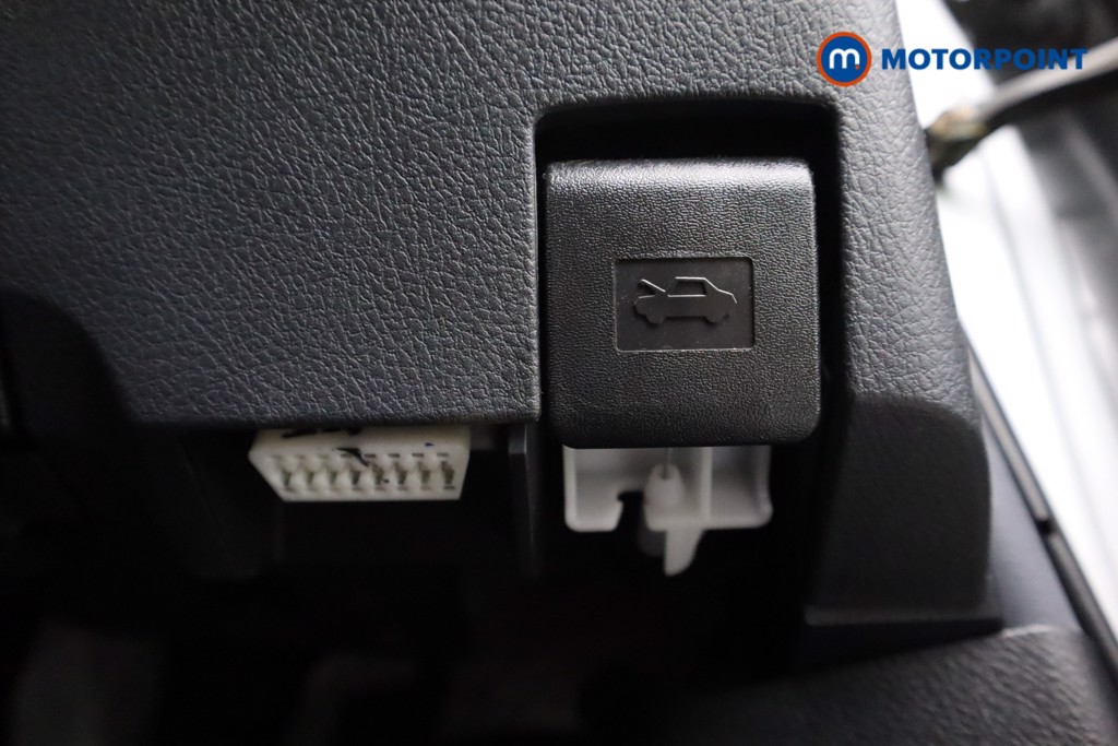 Toyota Yaris Y20 Manual Petrol Hatchback - Stock Number (1581287) - 7th supplementary image