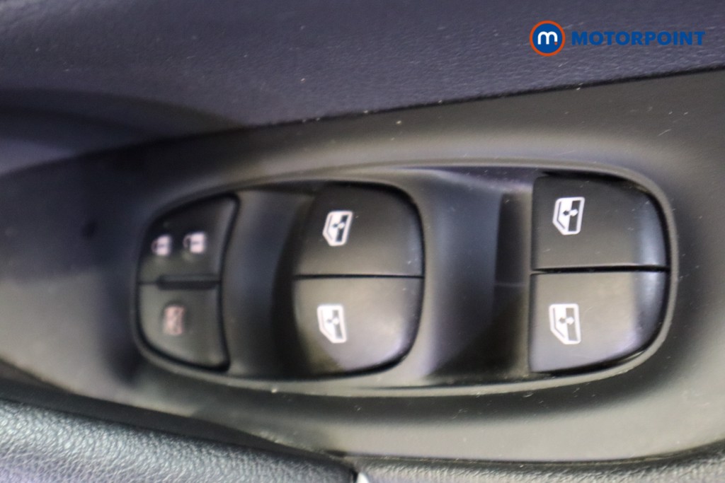 Nissan Qashqai Tekna Automatic Diesel SUV - Stock Number (1587737) - 5th supplementary image