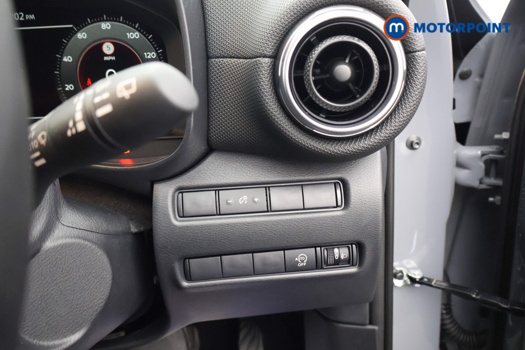 Nissan Juke N-Connecta Automatic Petrol SUV - Stock Number (1588655) - 7th supplementary image