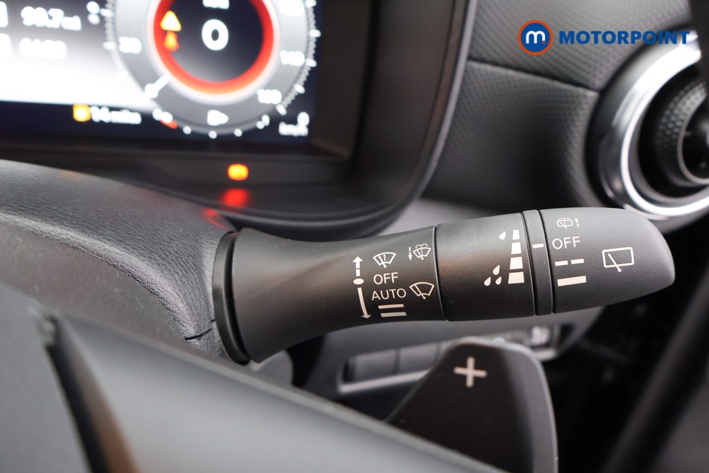 Nissan Juke N-Connecta Automatic Petrol SUV - Stock Number (1588656) - 6th supplementary image