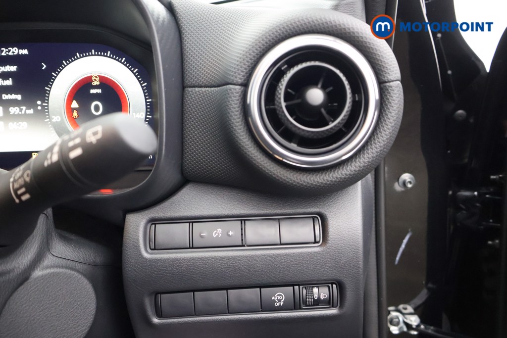 Nissan Juke N-Connecta Automatic Petrol SUV - Stock Number (1588656) - 7th supplementary image