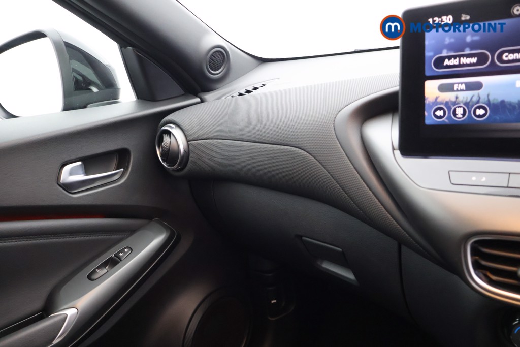 Nissan Juke N-Connecta Automatic Petrol SUV - Stock Number (1588656) - 13th supplementary image