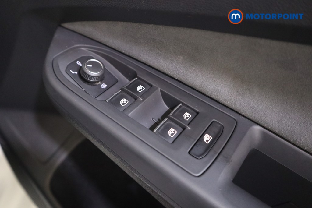 Volkswagen Golf R-Line Manual Petrol Hatchback - Stock Number (1588669) - 13th supplementary image