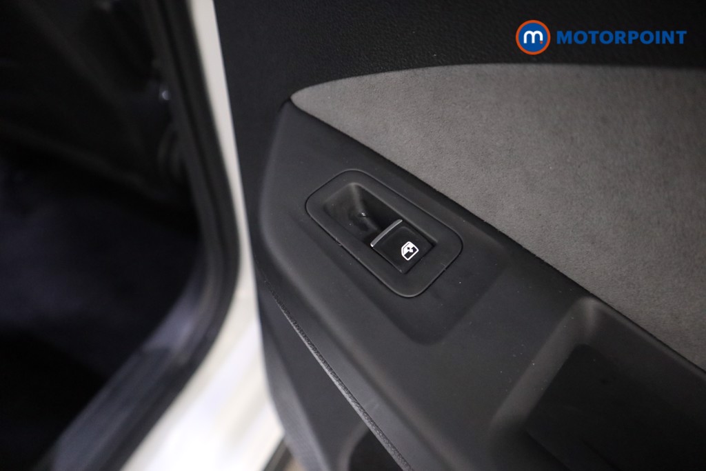 Volkswagen Golf R-Line Manual Petrol Hatchback - Stock Number (1588669) - 18th supplementary image