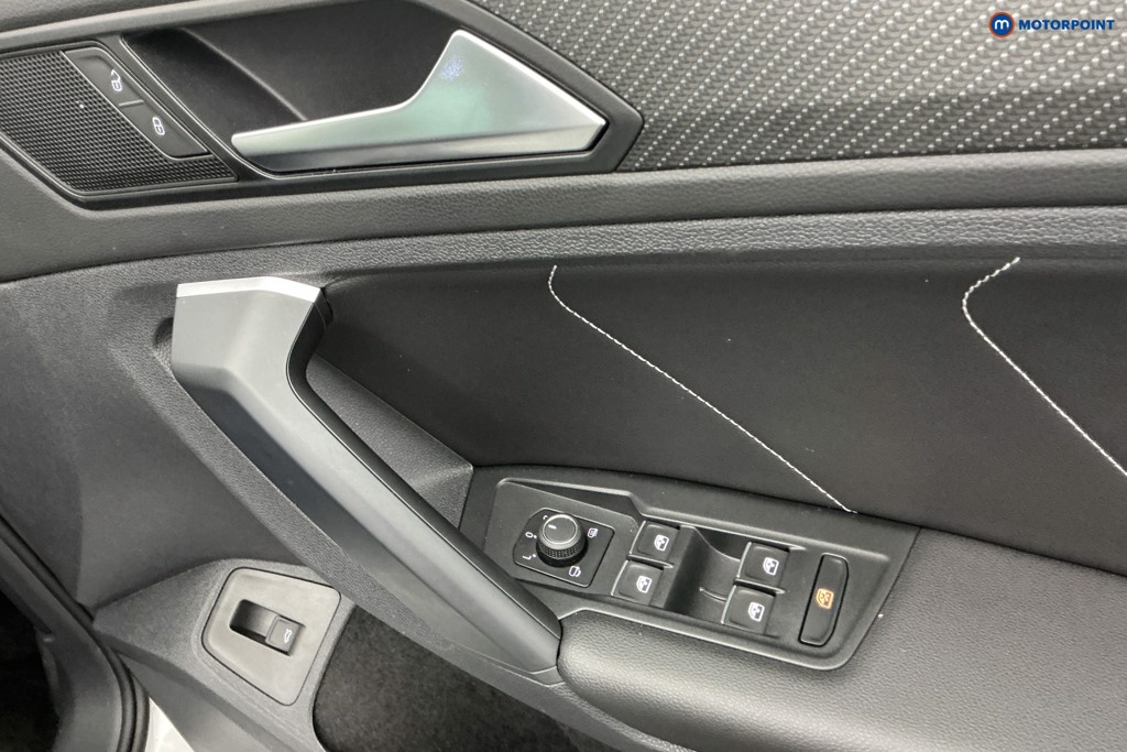 Volkswagen Tiguan R-Line Automatic Petrol SUV - Stock Number (1589040) - 23rd supplementary image