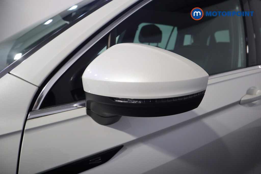 Volkswagen Tiguan R-Line Automatic Diesel SUV - Stock Number (1589322) - 35th supplementary image