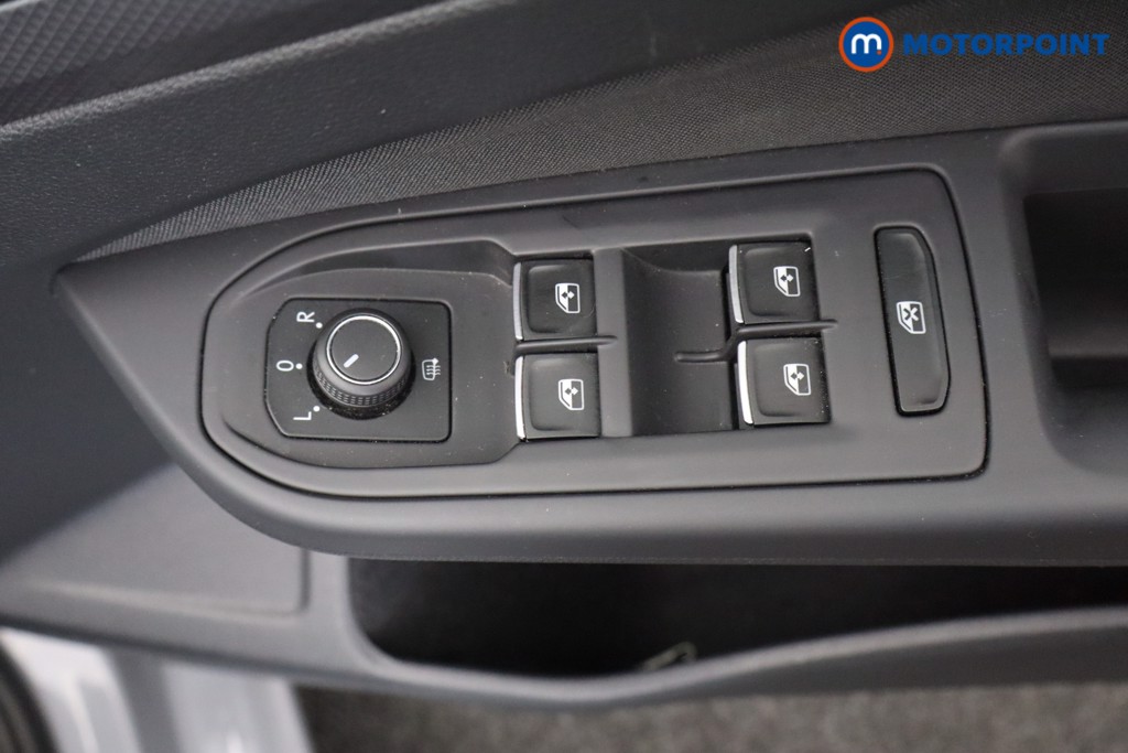 Volkswagen Golf Active Manual Petrol Hatchback - Stock Number (1592027) - 17th supplementary image