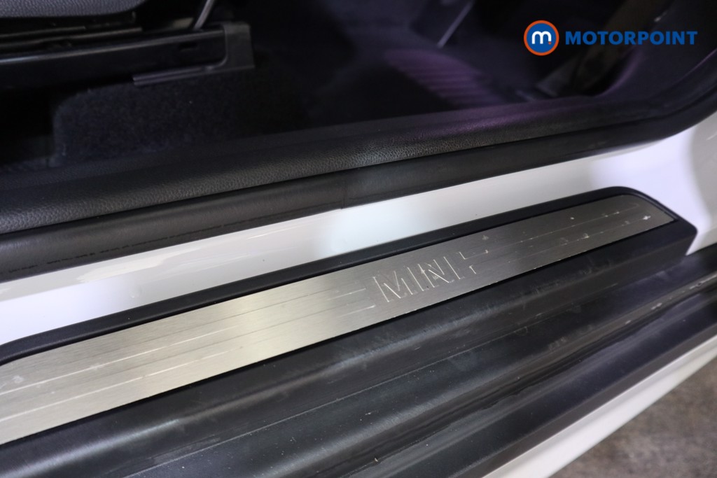 Mini Countryman Cooper Classic Manual Petrol SUV - Stock Number (1592075) - 14th supplementary image