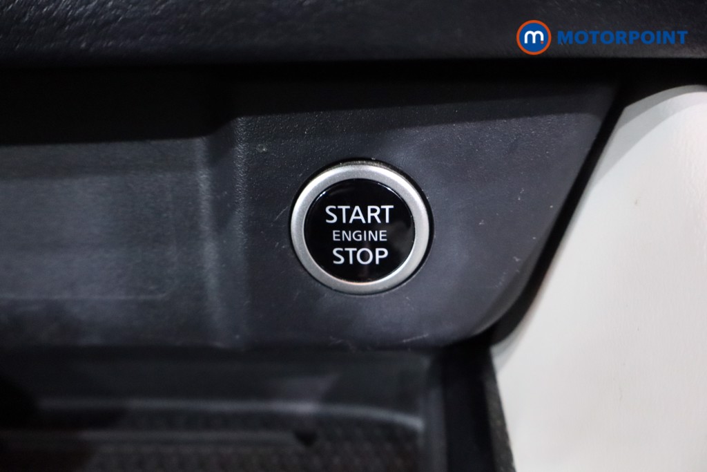 Nissan Qashqai Tekna Manual Petrol SUV - Stock Number (1592410) - 13th supplementary image