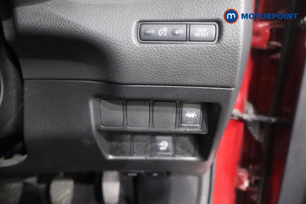 Nissan Qashqai Tekna Manual Diesel SUV - Stock Number (1568326) - 13th supplementary image