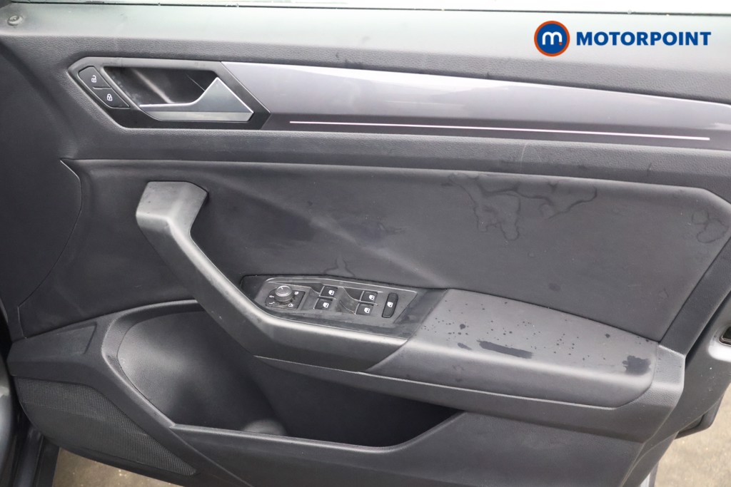 Volkswagen T-Roc R-Line Automatic Petrol SUV - Stock Number (1583939) - 14th supplementary image