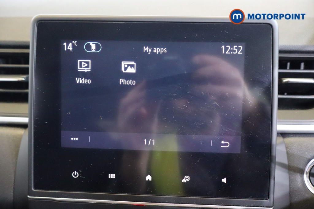 Renault Captur Iconic Edition Manual Petrol SUV - Stock Number (1584778) - 9th supplementary image