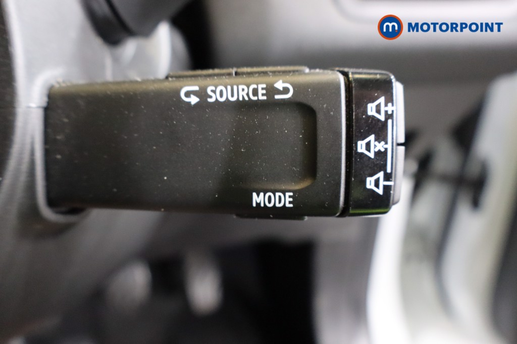 Renault Captur Iconic Edition Manual Petrol SUV - Stock Number (1584778) - 16th supplementary image