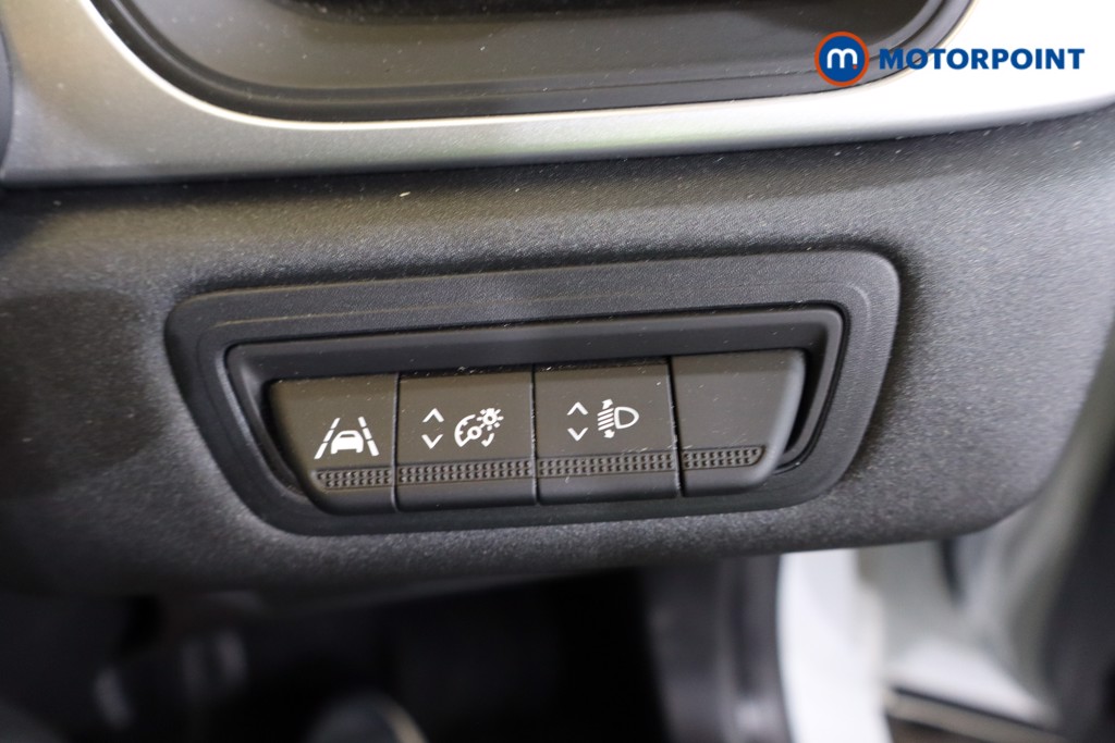 Renault Captur Iconic Edition Manual Petrol SUV - Stock Number (1584778) - 17th supplementary image