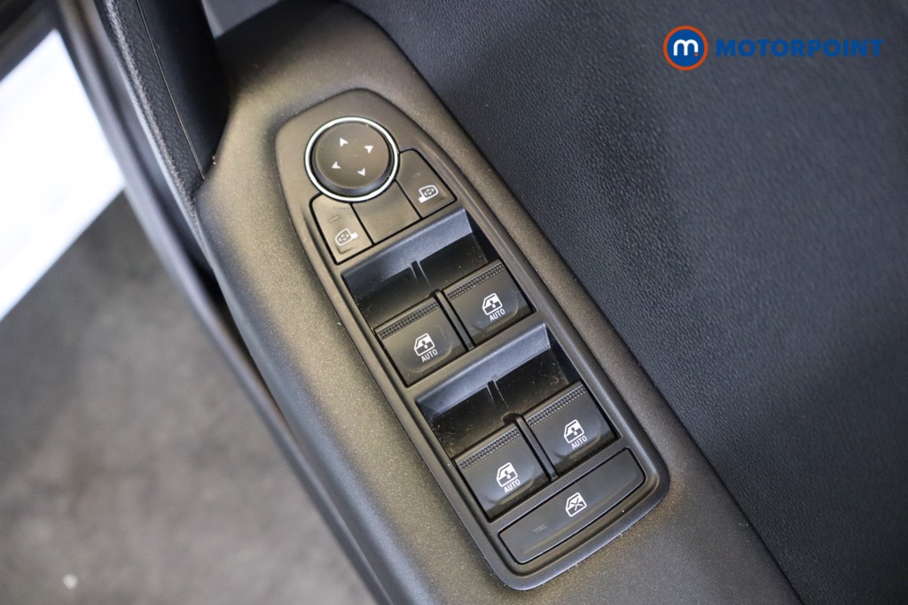 Renault Captur Iconic Edition Manual Petrol SUV - Stock Number (1584778) - 18th supplementary image