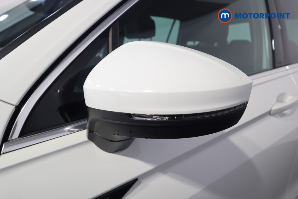 Volkswagen Tiguan R-Line Automatic Petrol SUV - Stock Number (1587984) - 33rd supplementary image