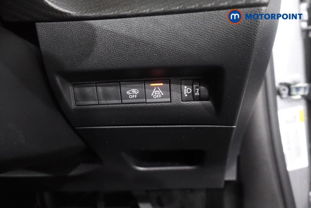 Peugeot 2008 Allure Premium Manual Petrol SUV - Stock Number (1589475) - 9th supplementary image