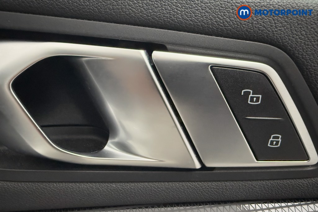 BMW 2 Series Sport Manual Petrol Saloon - Stock Number (1589871) - 22nd supplementary image