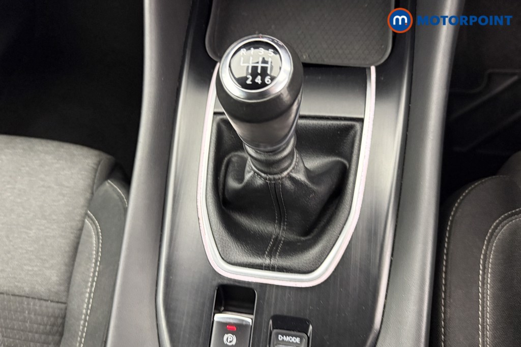 Nissan Qashqai N-Connecta Manual Petrol SUV - Stock Number (1590002) - 9th supplementary image