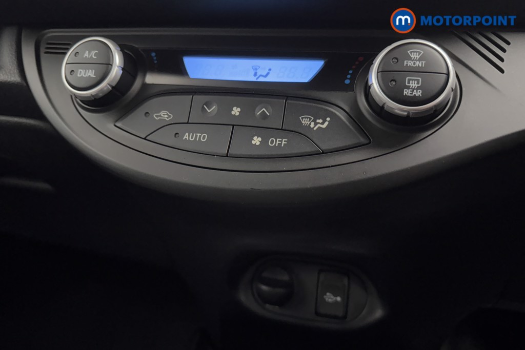 Toyota Yaris Y20 Automatic Petrol-Electric Hybrid Hatchback - Stock Number (1590163) - 14th supplementary image