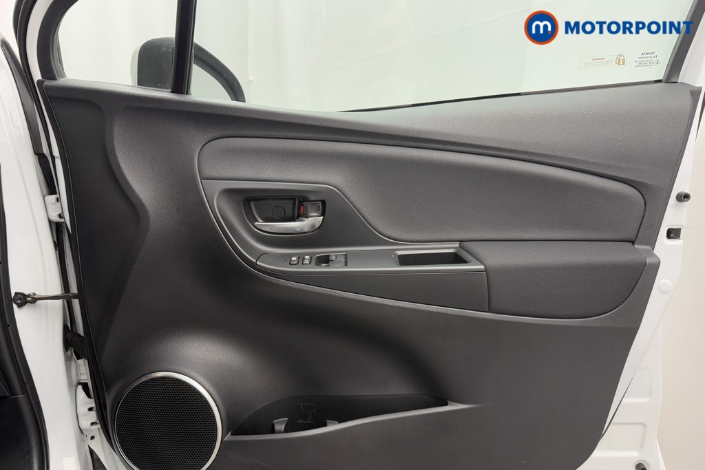 Toyota Yaris Y20 Automatic Petrol-Electric Hybrid Hatchback - Stock Number (1590163) - 20th supplementary image