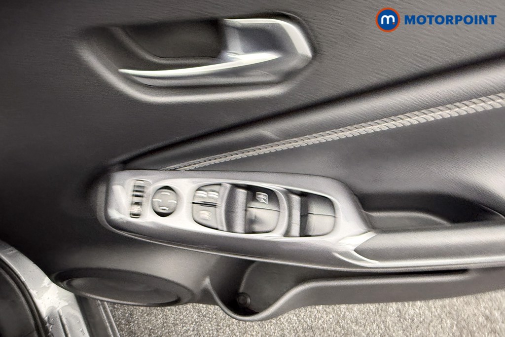 Nissan Juke N-Connecta Automatic Petrol SUV - Stock Number (1590224) - 16th supplementary image