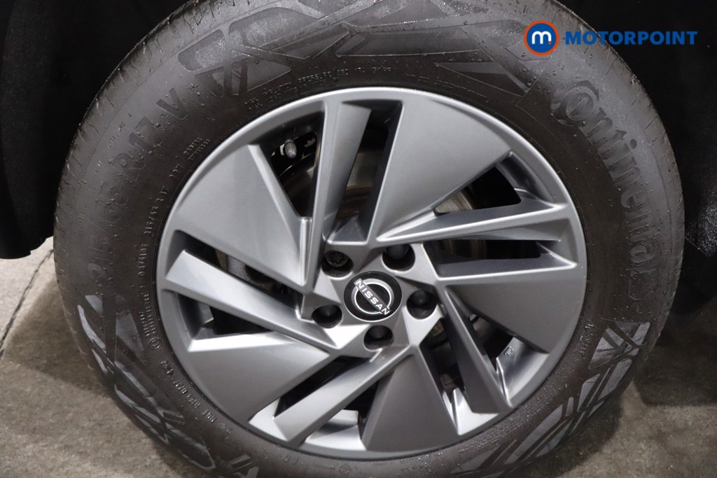 Nissan Qashqai Acenta Premium Automatic Petrol SUV - Stock Number (1590458) - 9th supplementary image