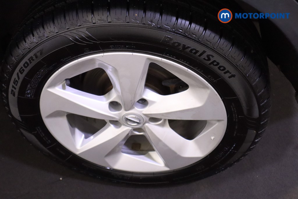 Nissan Qashqai Acenta Premium Manual Petrol SUV - Stock Number (1590708) - 9th supplementary image