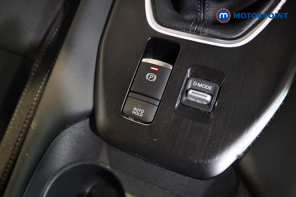 Nissan Qashqai N-Connecta Manual Petrol SUV - Stock Number (1591734) - 9th supplementary image