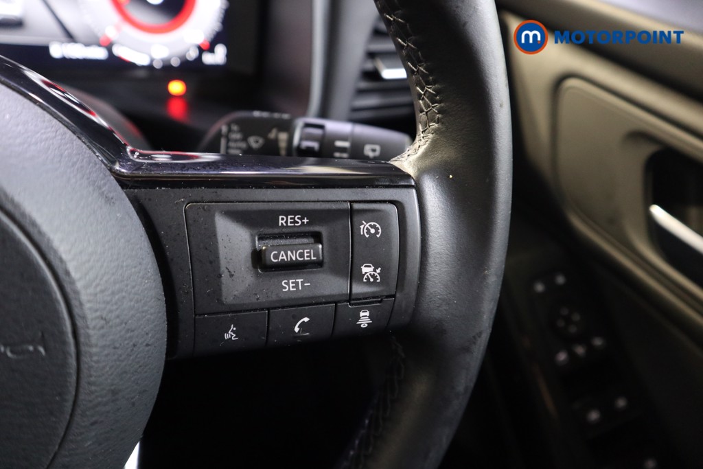 Nissan Qashqai N-Connecta Manual Petrol SUV - Stock Number (1591903) - 4th supplementary image