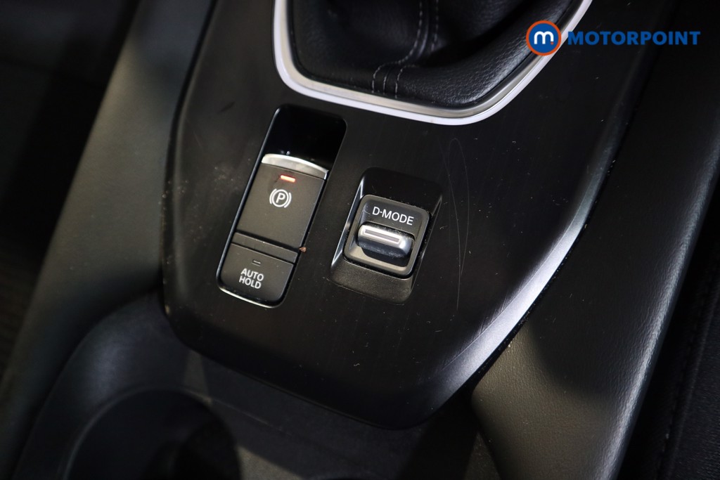 Nissan Qashqai N-Connecta Manual Petrol SUV - Stock Number (1591903) - 9th supplementary image