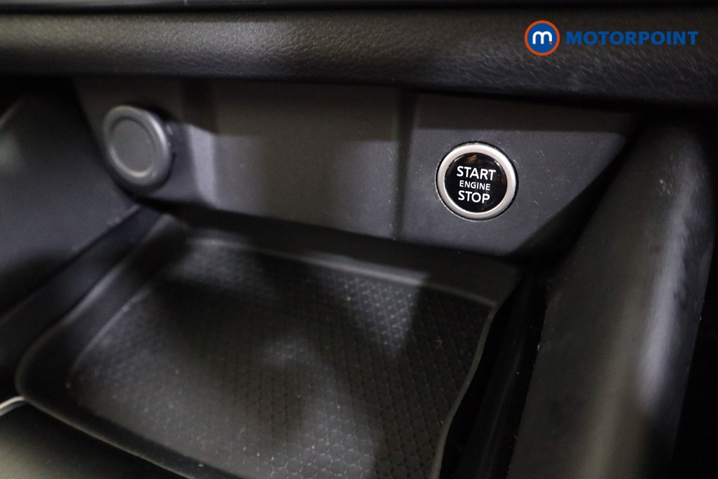 Nissan Qashqai N-Connecta Manual Petrol SUV - Stock Number (1591963) - 8th supplementary image