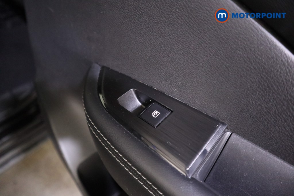 Nissan Qashqai N-Connecta Manual Petrol SUV - Stock Number (1591963) - 17th supplementary image