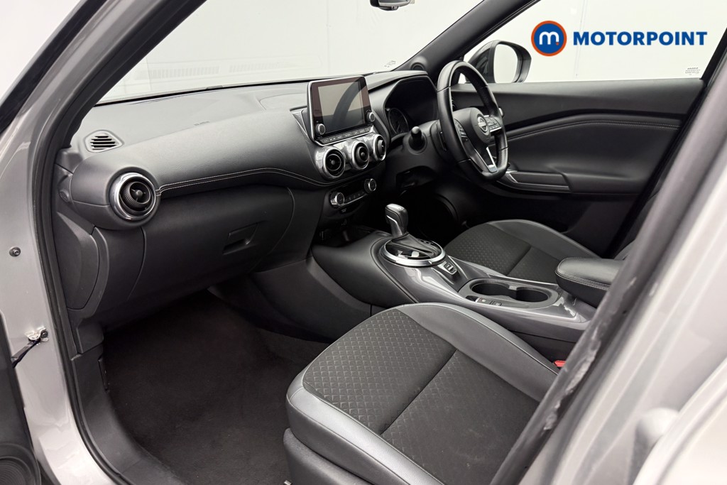 Nissan Juke N-Connecta Automatic Petrol SUV - Stock Number (1541016) - 4th supplementary image