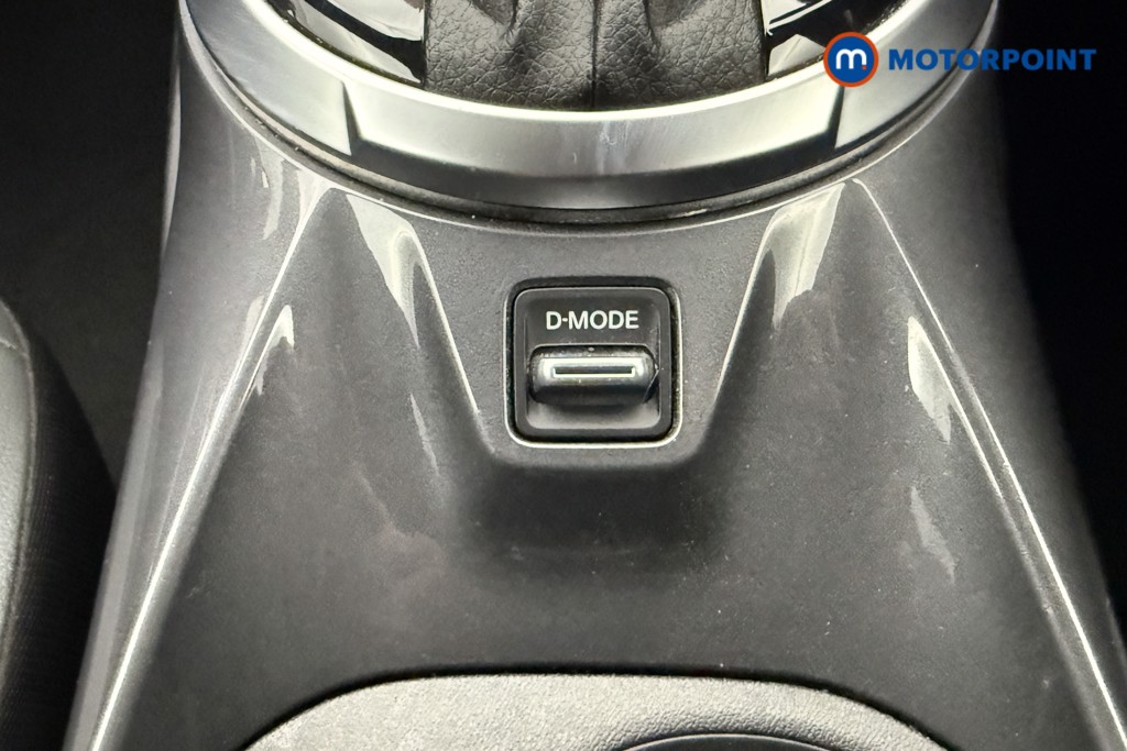 Nissan Juke N-Connecta Automatic Petrol SUV - Stock Number (1541016) - 17th supplementary image