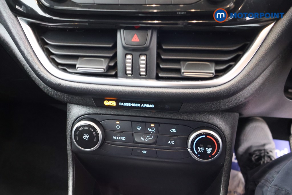 Ford Fiesta Zetec Manual Petrol Hatchback - Stock Number (1576720) - 9th supplementary image