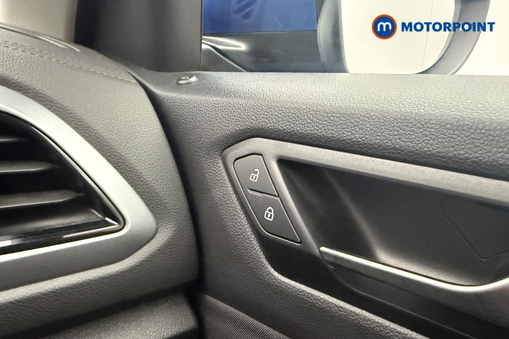 Volkswagen T-Roc Life Manual Petrol SUV - Stock Number (1586840) - 18th supplementary image