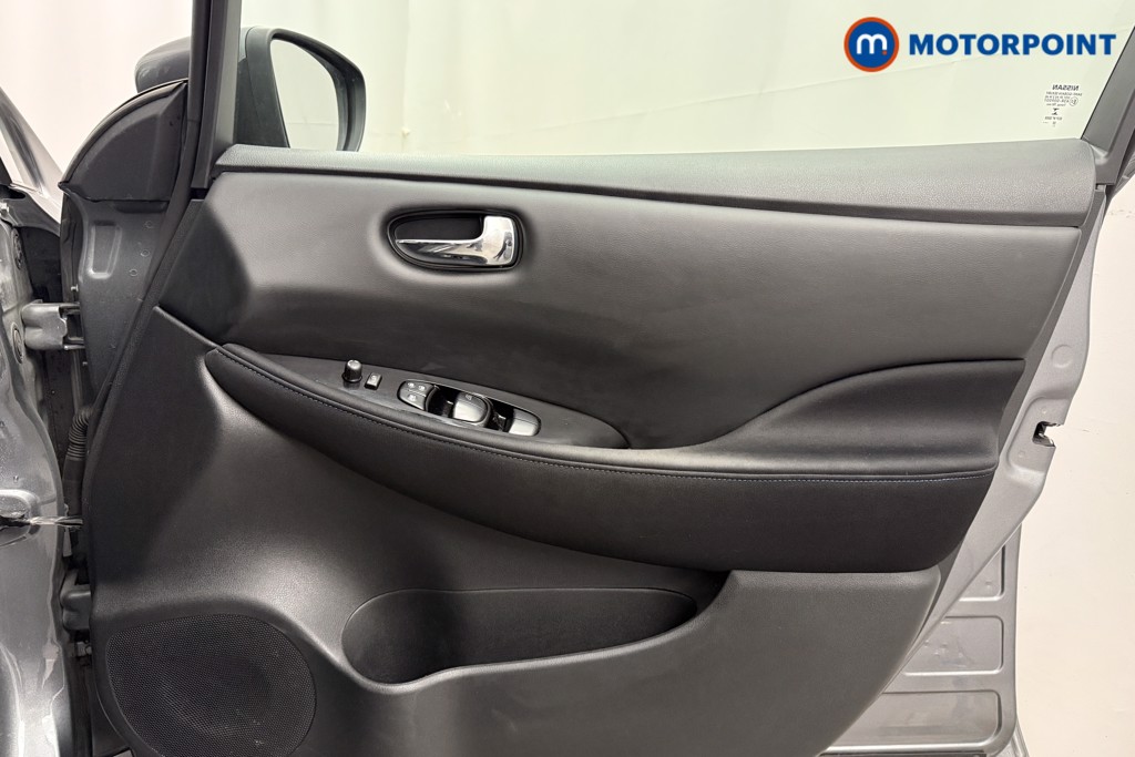 Nissan Leaf N-Connecta Automatic Electric Hatchback - Stock Number (1589315) - 17th supplementary image