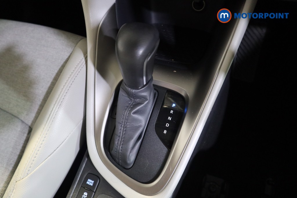 Toyota Yaris Excel Automatic Petrol-Electric Hybrid Hatchback - Stock Number (1589673) - 10th supplementary image