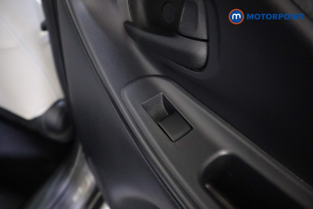 Toyota Yaris Excel Automatic Petrol-Electric Hybrid Hatchback - Stock Number (1589673) - 17th supplementary image