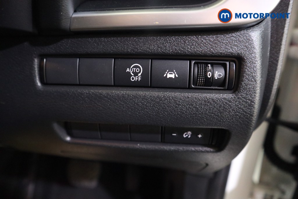 Nissan Qashqai Acenta Premium Automatic Petrol SUV - Stock Number (1590019) - 9th supplementary image