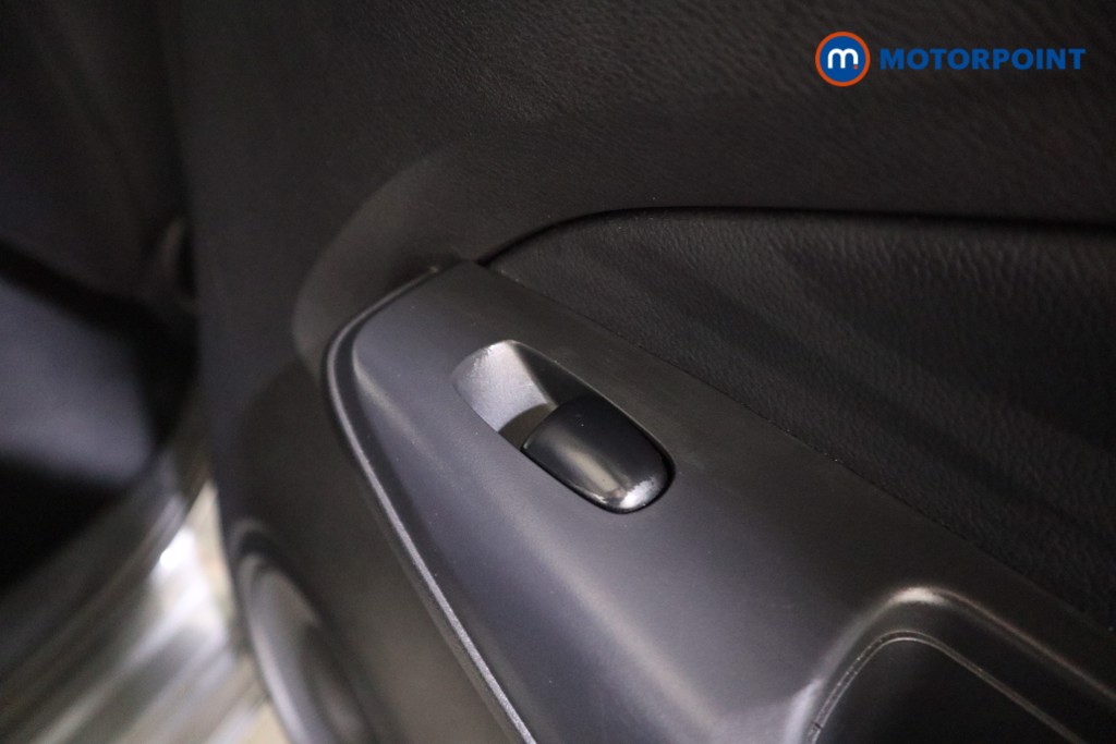 Nissan Juke N-Connecta Automatic Petrol SUV - Stock Number (1590214) - 16th supplementary image