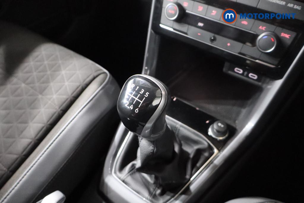 Volkswagen T-Cross SEL Manual Petrol SUV - Stock Number (1590589) - 5th supplementary image