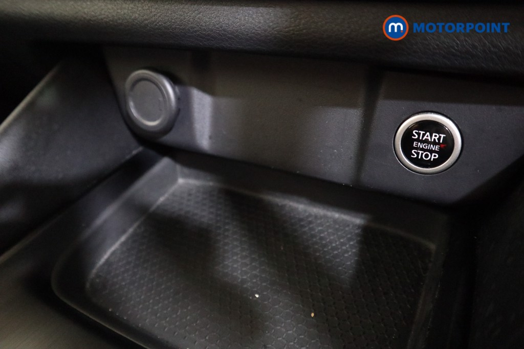 Nissan Qashqai N-Connecta Automatic Petrol SUV - Stock Number (1591065) - 8th supplementary image